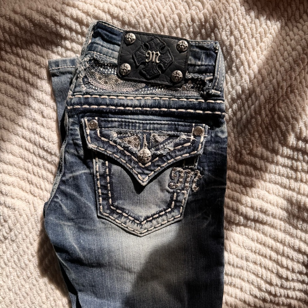 Miss Me Y2K Bootcut Jean Bling Embellished Distressed Silver Studs Size 24 - Picture 3 of 11